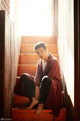 组图：郑斯仁文艺写真曝光 气质温润复古忧郁