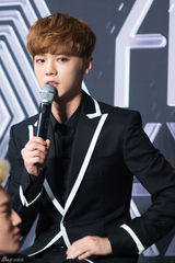 独家高清：EXO出道两年首开唱 11成员一夜长大