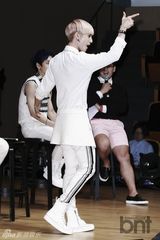 组图：韩团100%回归 变身明朗少年引期待