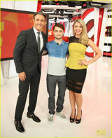 组图：哈利波特25岁了！雷德克里夫庆生变成熟