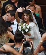 组图：喜结连理！布鲁尼前任卡娜丽斯甜蜜成婚