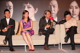 组图：《亲爱的》首映 赵薇黄渤与孩子温馨互动