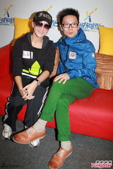 组图：李玟开唱无惧安全问题 与老公否认婚变