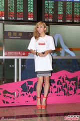 组图：女神光芒不再!倖田来未抵台仅20粉丝接机