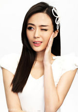 组图：汤晶媚写真自然清新展甜美笑容