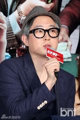 组图：崔胜贤Top宣传19禁新片与申世京谈笑