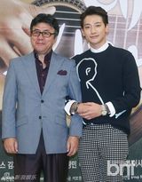 组图：《可爱的她》Rain携Krystal演浪漫爱情