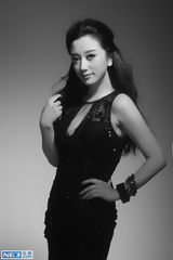 组图：章婷婷神秘魅惑写真 公主发型面妆清冷