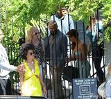 组图：Jay-z与小姨子冰释前嫌 电梯门后晒合影