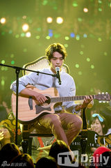 组图：infinite等献唱表演 EXO-K缺席仍夺冠