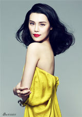 组图：韩丹彤烈焰红唇妆写真 柔发飞扬妩媚动人