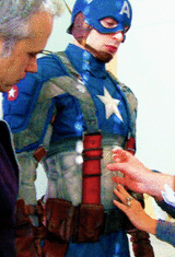 策划：大胸日？美队MAX同天庆生 人间胸器齐聚