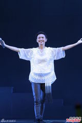 组图：莫文蔚担任孙燕姿个唱嘉宾被催生宝宝