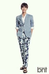 组图：帝国之子展熟男魅力 散发夏日香气