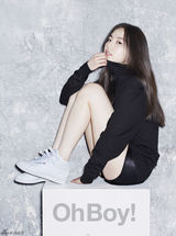 组图：韩星安昭熙拍写真 冷艳眼神酷感十足