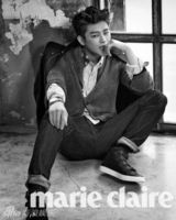 组图：韩星徐仁国拍写真 身材修长眼神性感