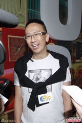 组图：吴绮莉拒回应房祖名吸毒 郑丹瑞望返电台