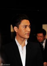 组图：陈坤董洁亮相沈阳 俊男靓女相得益彰