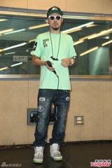 组图：热狗演唱会彩排 辣妹贴身热舞频走光