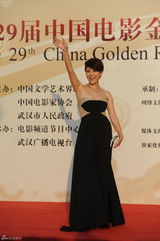 组图：金鸡百花闭幕礼红毯 女星争奇斗艳