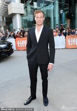 组图：《铁路劳工》首映 妮可基德曼微露乳沟