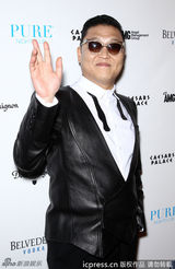 组图：鸟叔亮相拉斯维加斯 皮装墨镜酷劲十足