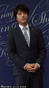 组图：申贤俊娶小12岁娇妻 玄彬张东健到场祝贺