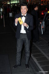 组图：洪天明周家蔚再办婚礼派对 郭富城等群星捧场