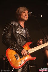 组图：Beyond叶世荣台北开唱 明年将发新专辑