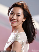 组图：《幻想曲》首映 菅韧姿着蓬蓬裙挥手