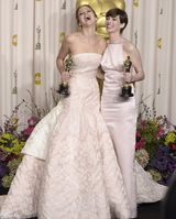 组图：“魔形女”詹妮弗劳伦斯:天生丽质何弃治