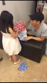 组图：萌娃萌爸！《澳门2》王诗龄张家辉演父女