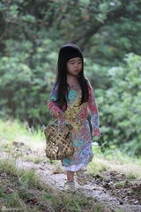 组图：多多贝儿集市风波显情深 复古运动会欢乐