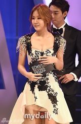 组图：SISTAR等偶像团体献唱韩国广播颁奖礼