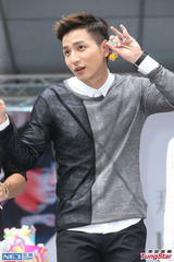 组图：敖犬开心回归 Lollipop不再四缺一