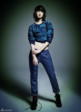 组图：沈佳妮庆生拍时尚大片 黑衣风格有腔调