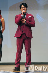 组图：车胜元高京表辉星亮相《高跟鞋》纪念会