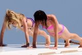 组图：艾薇儿不惧平胸秀比基尼 做俯卧撑疯玩