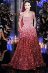 【星衣神探】刘亦菲最爱仙女装 长裙飘飘惹人怜