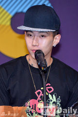 组图：B-Boy庆典在韩召开 朴宰范出席秀纹身