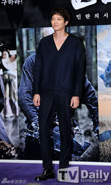 组图：韩片《群盗》试映 河正宇等出席