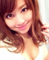 组图：吉泽明步助威世界杯 十八般姿态看不厌