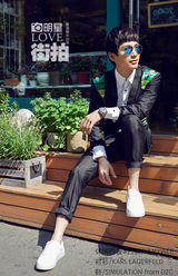 明星爱街拍：潮爸陈楚生演绎黑与白的花花世界