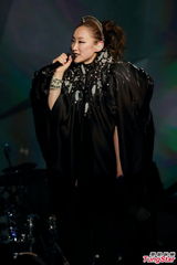 组图：看王菀之演唱会72变！泳装透视钢管舞