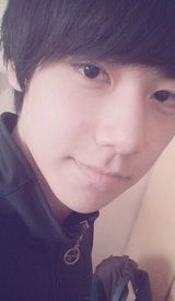 组图：清华校草李润东走红 女妆照生活照颜值爆表