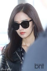 组图： 少女时代Jessica称被退队 八成员出国表情僵