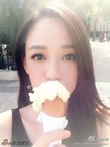 组图：人比花美！陈乔恩性感迷人巴黎街头卖萌