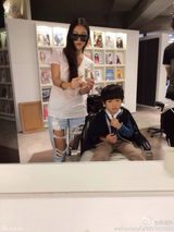 组图：曹格老婆吴速玲私照曝光 时尚辣妈