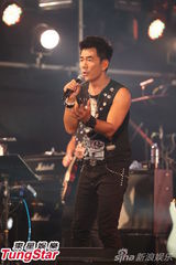 组图：任贤齐台北开唱 扯五月天阿信后腿