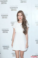 组图：谢婷婷参加酒会 林德信自称打扮像德普